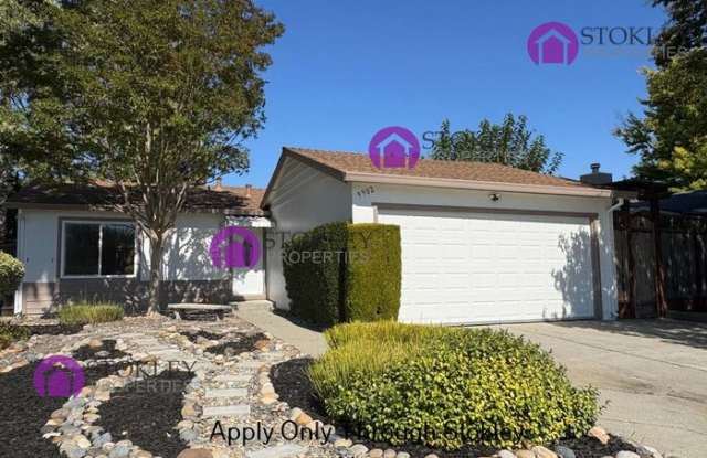 9902 Mangos Drive Gallery 1