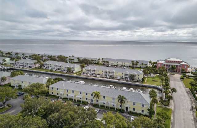 4924 BEACH Drive SE Gallery 1