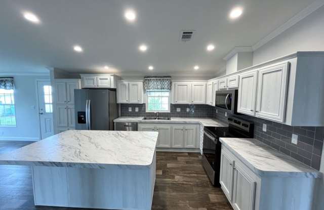 17100 Tamiami Trail Gallery 2