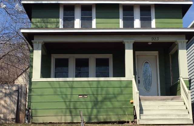 AVAILABLE JULY - 4 BED 2 BATH photos photos