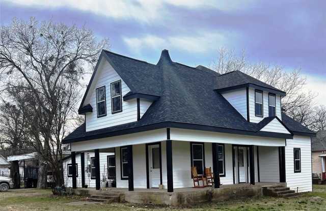 323 E Grand Street photos photos 323 E Grand Street photos photos