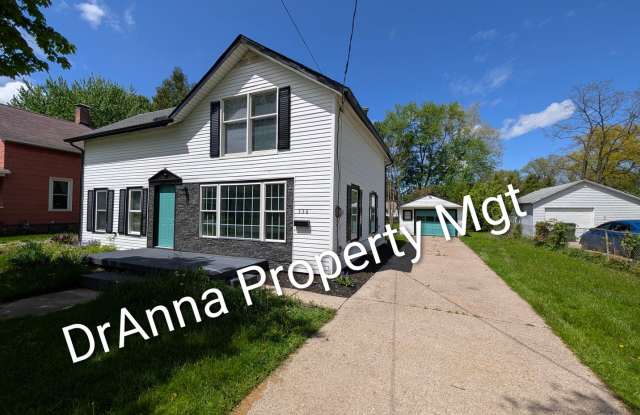 Remodeled 2 -3 bedroom home Elyria photos photos
