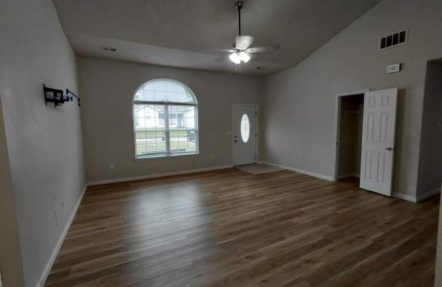 Fenced home close to FLW! Gallery 3