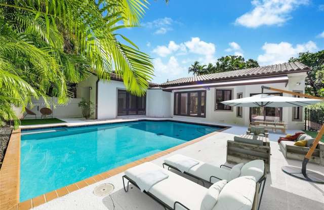 607 Zamora Ave - 607 Zamora Avenue, Coral Gables, FL 33134