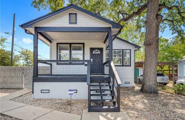 607 W 35th St photos photos