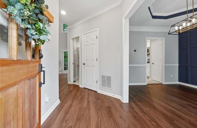 1106 Glenrose Drive SE Gallery 2
