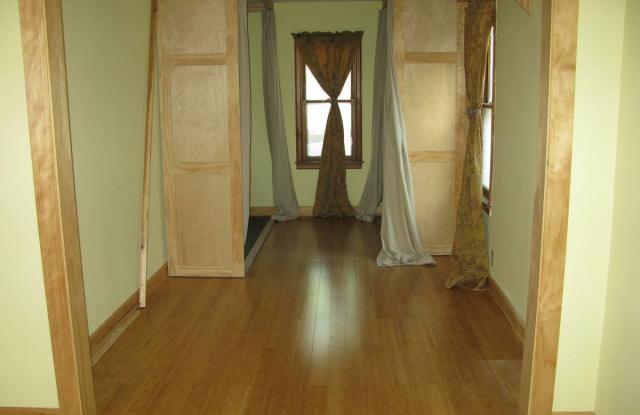1407 Summit Ave Gallery 4