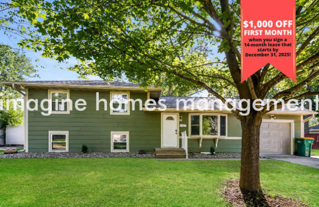 121 Oakwood Road - 121 Oakwood Road, Apple Valley, MN 55124