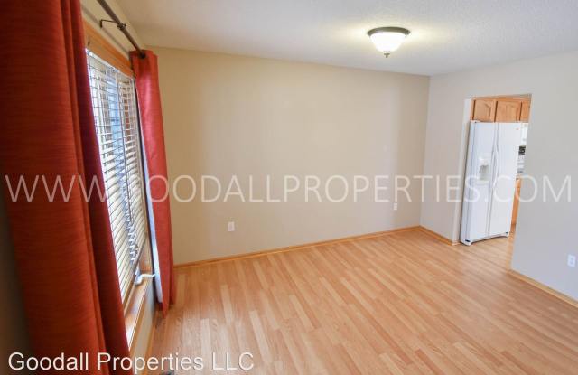 975 SE Cypress Ct Gallery 2