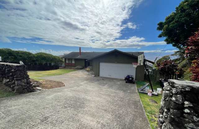 Wailuku Heights 3 Bedroom/2 Bathroom - 305 Ekoa Place, Wailuku, HI 96793