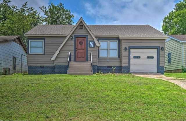 2602  S Q  ST photos photos
