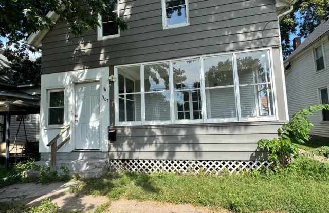 Nice 2 Bedroom 1 Bath House with Garage in Davenport photos photos
