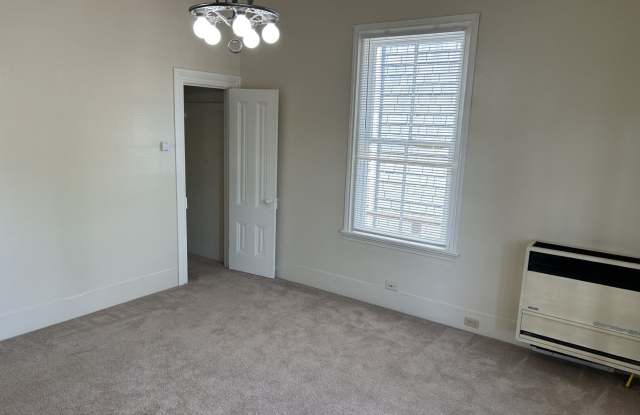 Cozy 1 Bedroom, 1 Bath Unit Gallery 4