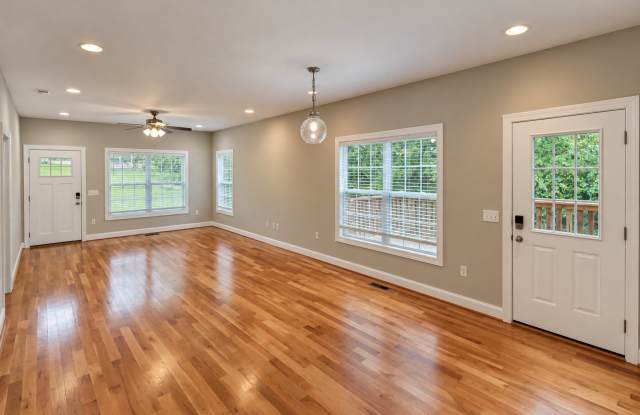 4-Bedroom, 3.5-Bath Home with Large Deck & Easy Access to Hwy 111 Gallery 3