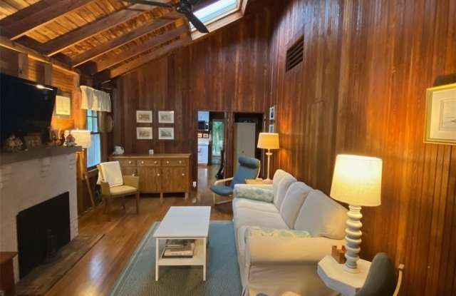 876 Evergreen Walk Gallery 3