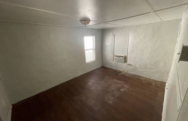 1 bedroom, 1 bath - 2910 South 15th Street, Abilene, TX 79605