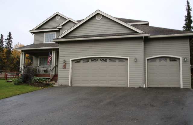 Lovely 4-Bedroom, 2.5-Bathroom Fully Furnished Home photos photos