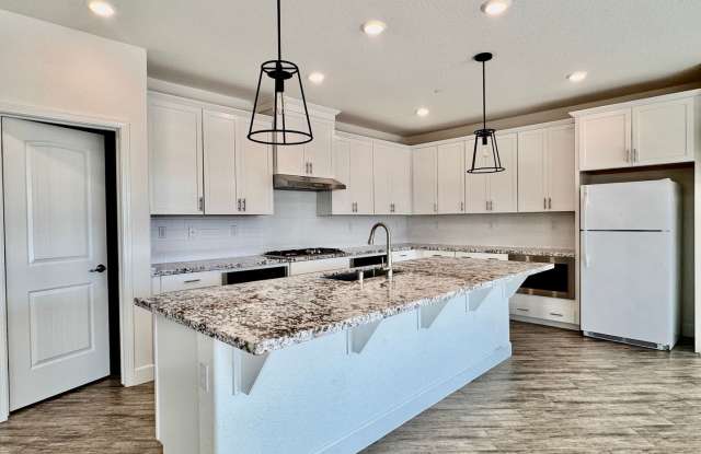 5 YEARS NEW,  FORMER MODEL HOME BUILT BY LENNAR HOMES, 4 BED, 2.5 BATH, 2 CAR GARAGE photos photos