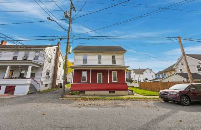 SPACIOUS, BEAUTIFULLY RENOVATED & MOVE-IN READY Gallery 1