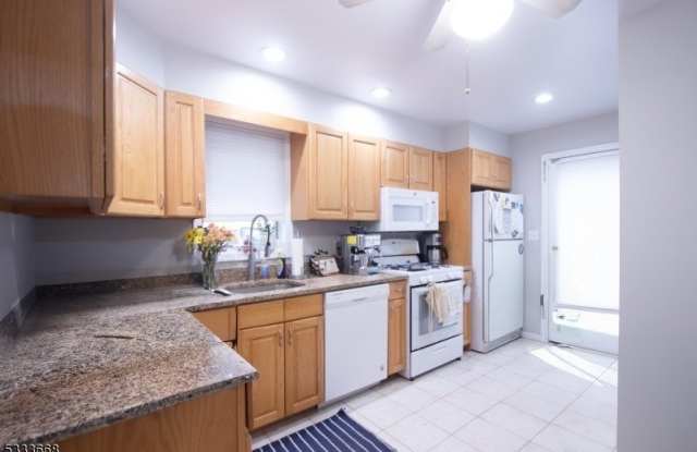 125 Fairview Ave - 125 Fairview Avenue, Bogota, NJ 07603