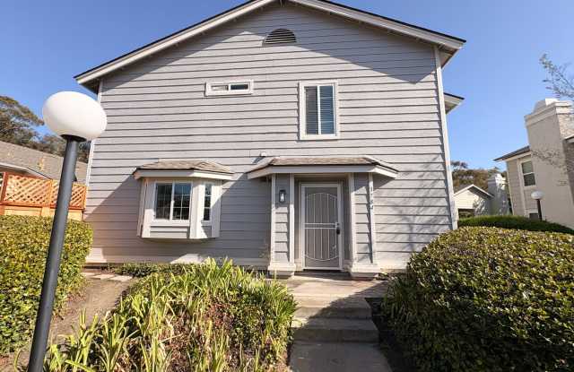 Beautifully Remodeled 3bd/2.5ba Townhome in Crest of Calavera! Gallery 1