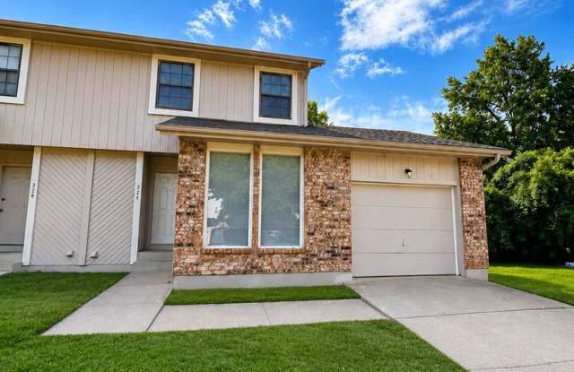 Spacious 3BR Duplex with Two Living Areas photos photos
