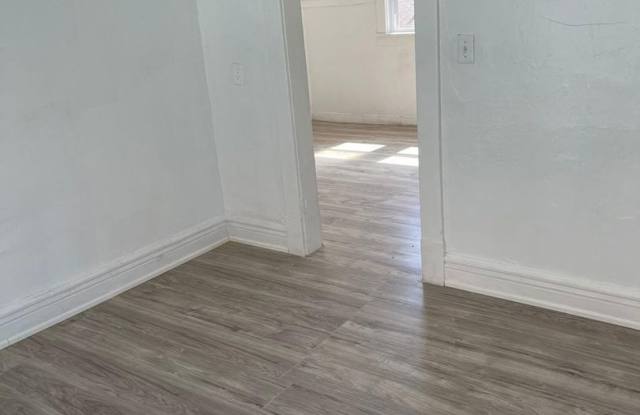 Charming 2 BD 1 Bath (1st floor) Gallery 1