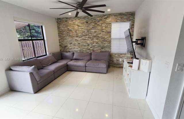 10032 Northwest 87th Terrace photos photos