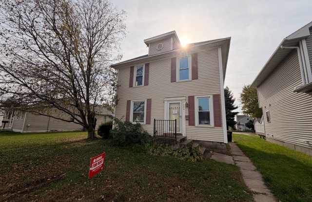 Spacious 3-Bedroom Home with 2-Car Garage & Central Air Gallery 1