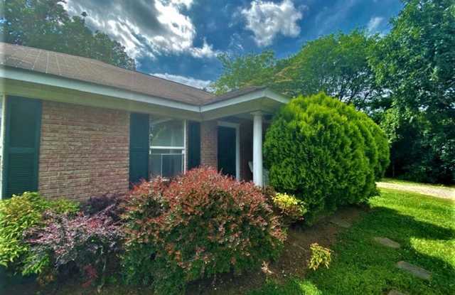 Downtown Cornelius! Minutes from Lake Norman! 2 Bedroom Duplex! Lawn Care Included! photos photos