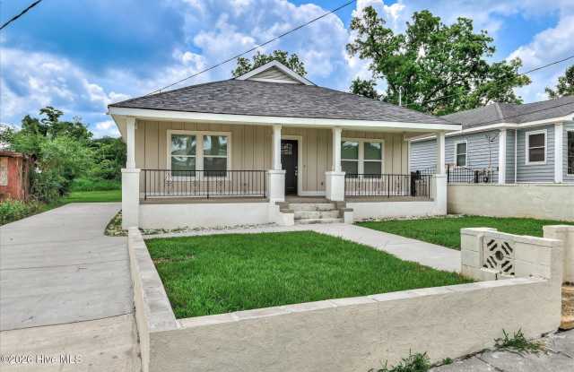 1924 M L King Jr Boulevard Gallery 3