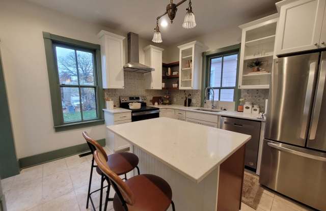 Beautifully renovated home in the highly desired Sherman Hills neighborhood! - 845 17th Street, Des Moines, IA 50314