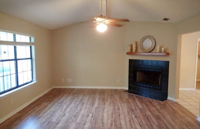 911 Pine Cone Cir Gallery 3