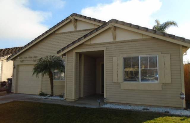 NICE SINGLE STORY 3 BEDROOM & 2 BATH IN DAVIS! Gallery 3