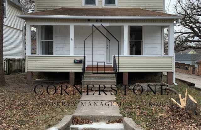 Cute 2 bedroom $750 per month photos photos