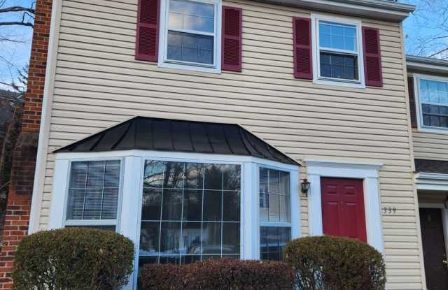 Spacious, private 3 Bedroom 1.5 Bath townhome available in March! - 339 North Bennington Road, Albemarle County, VA 22901