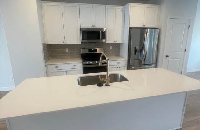 Beautiful New Townhome for Rent in Bluffdale! Gallery 3
