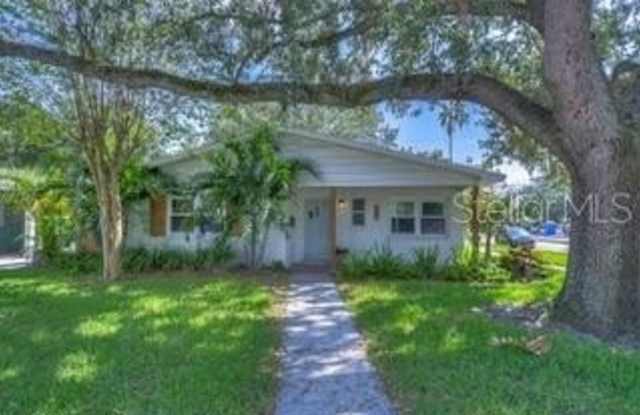 113 W DAVIS Boulevard photos photos