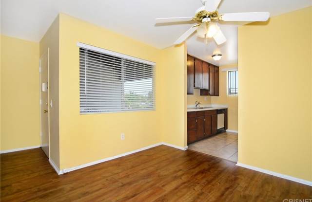 22907 Vanowen Street Gallery 4
