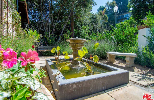 3475 N Knoll Dr Gallery 4