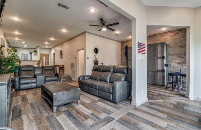 452 Yacht Club Drive Gallery 2