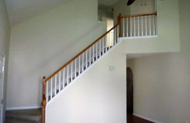 Wonderful 3br/2.5ba home in Holly Springs, fenced yard, bonus room, Available Now! Gallery 4