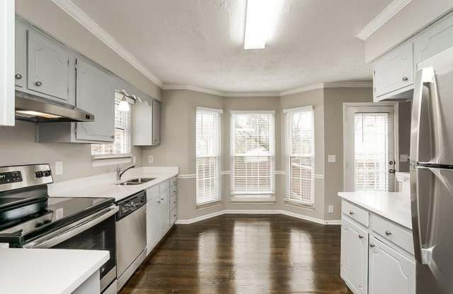 1110 Cedar Hill Ct Gallery 2