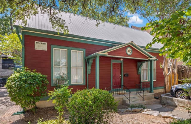 209 E. 31st St - Walking distance to UT free standing house with a yard - 209 East 31st Street, Austin, TX 78705