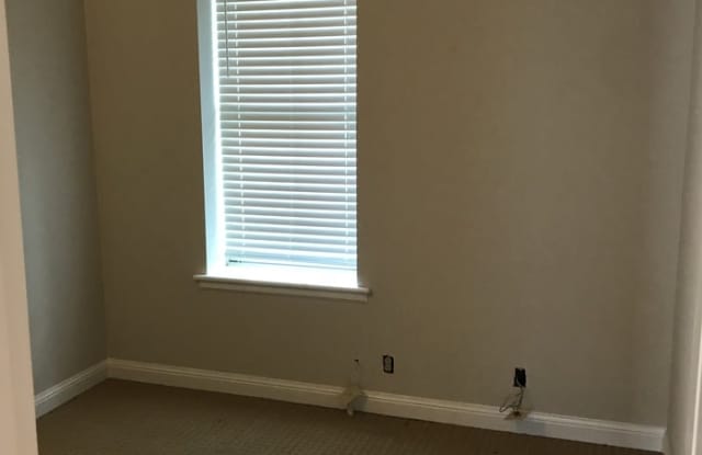 921 Geyer Avenue Gallery 3