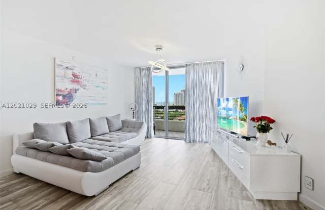 19195 Mystic Pointe Dr Gallery 4