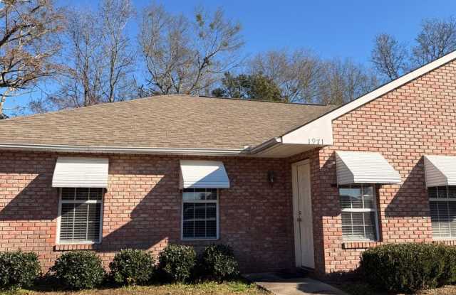 Renovated Duplex in Auburn! - 1971 Bluff Court, Auburn, AL 36832