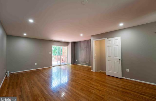 18246 FOX CHASE Circle Gallery 2