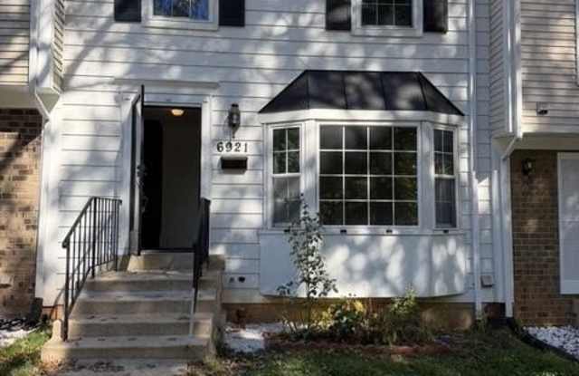 6921 WOODSTREAM Lane Gallery 1