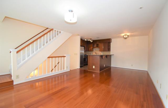 Two Level (1BR/1BTH) Condo in Gables on Tuckerman!! photos photos